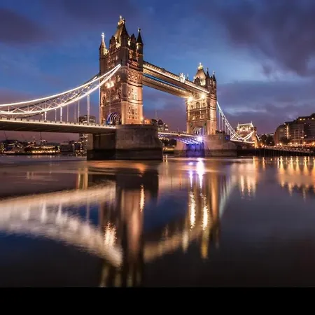 Stunning Views Of The Shard And London Apartment Exterior photo